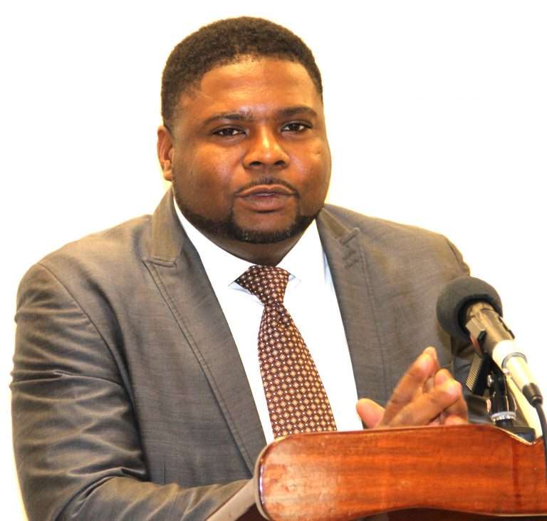 Junior Minister of Education congratulates students on Overseas Exam preliminary results